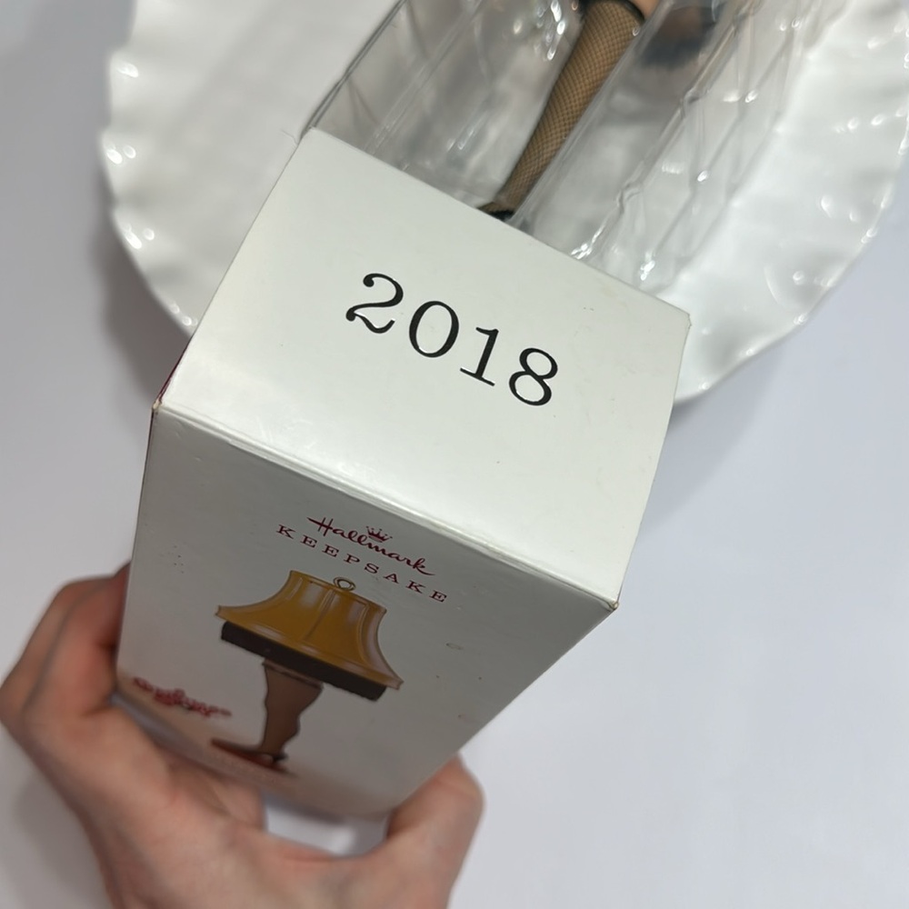 *NEW* HALLMARK A CHRISTMAS STORY LEG LAMP ORNAMENT - Picture 4 of 6